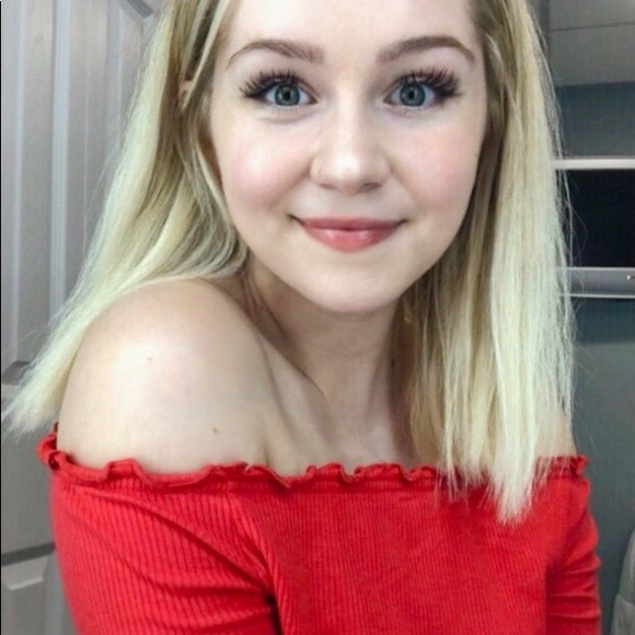 Meet your Posher, Camryn - Picture 1 of 1